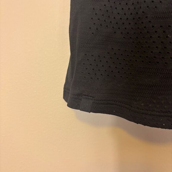 Lululemon Women's Black Perforated Camo Workout Tank Top - Picture 5 of 5